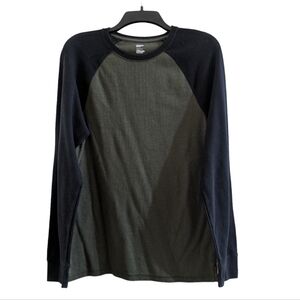 Men's Medium Urban Pipeline Ultimate Super Soft Thermal Long Sleeve Shirt.